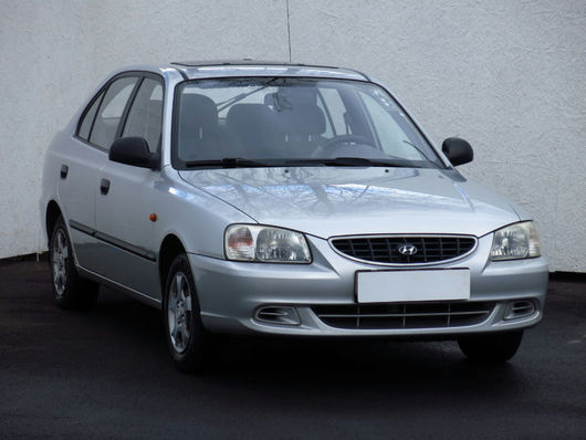 Hyundai Accent 1.3 63 kW rok 2002