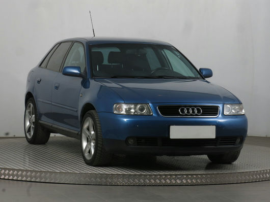 Audi A3 1.6 75 kW rok 2002