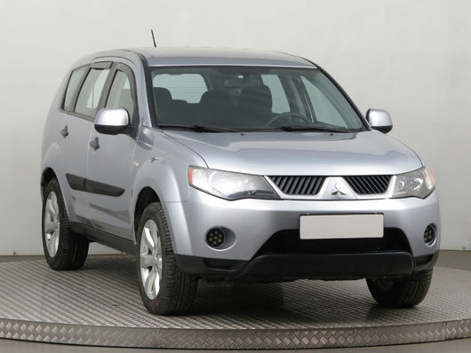 Mitsubishi Outlander 2.0 Di-D 103 kW rok 2008