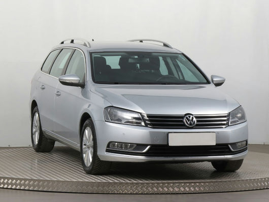 VW Passat 1.6 TDi 77 kW rok 2012